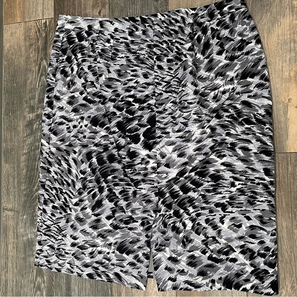Talbots Gray Black Animal Abstract Print Front Zipper Pencil Skirt Size 14 - Picture 12 of 13